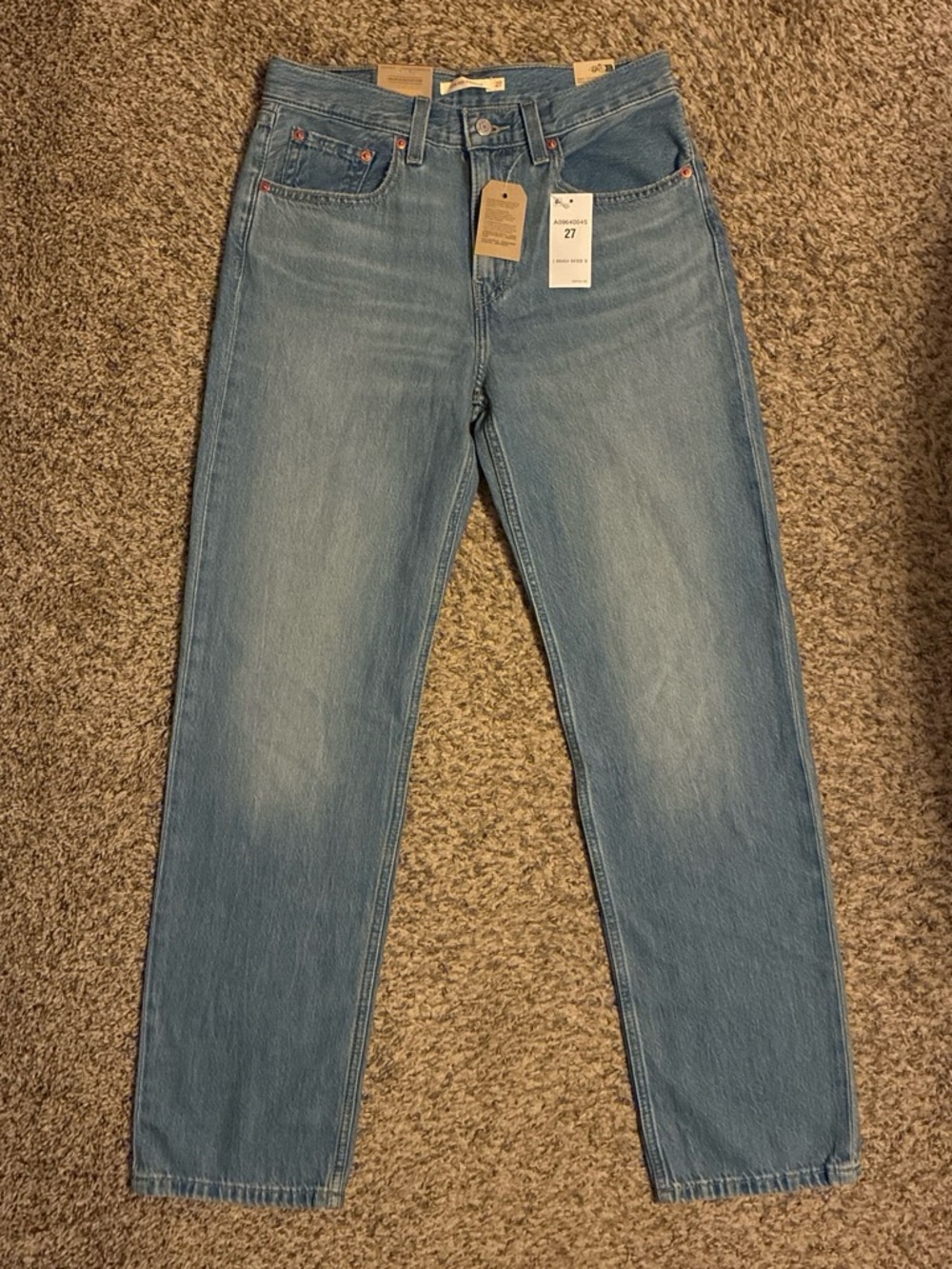 Levi low pro straight jeans -size 27 NWT